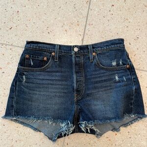 Levis 501 Distressed Women Shorts like new